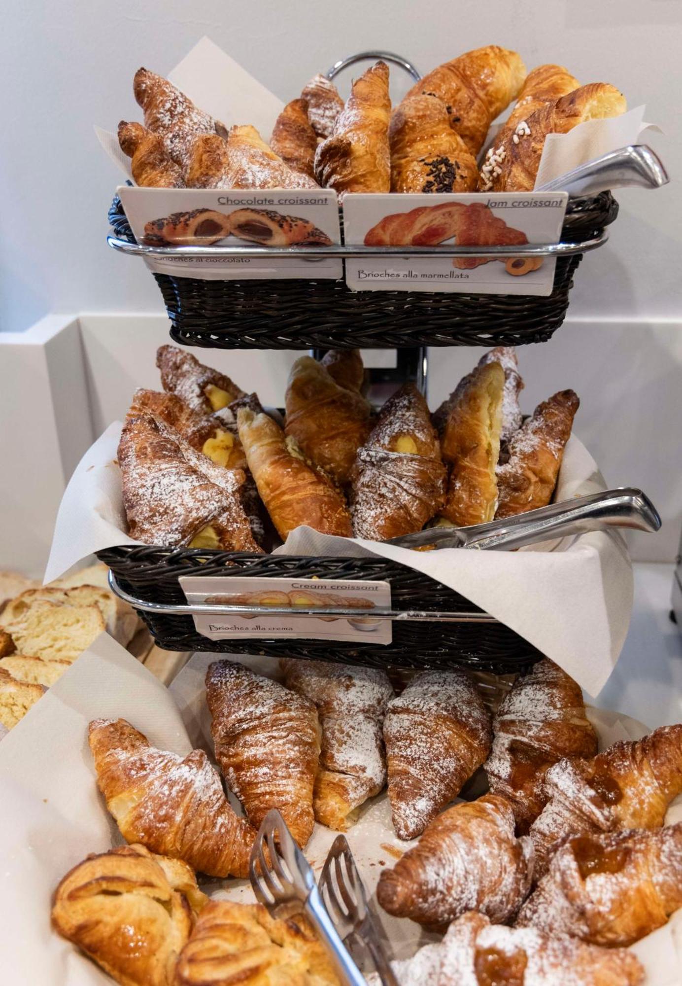 Best Western Plus Borgolecco Hotel Arcore Bagian luar foto